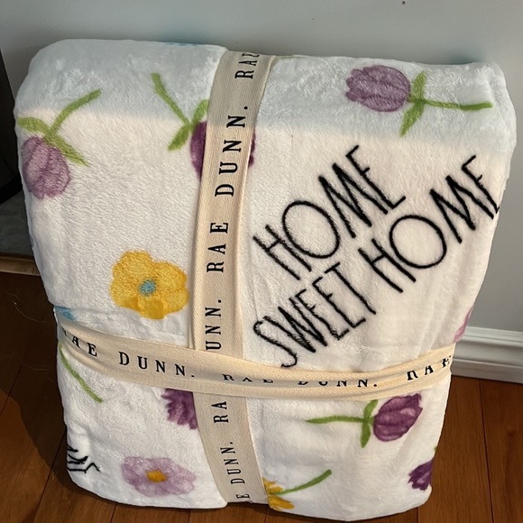 Rae Dunn - HOME SWEET HOME - queen blanket - Picture 3 of 3